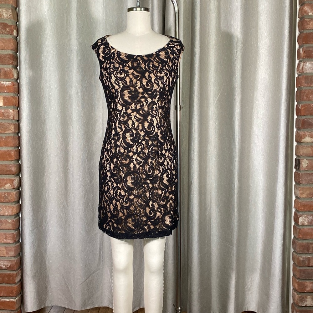 Adrianna Papell Little Black Lace Shift Dress - size 8